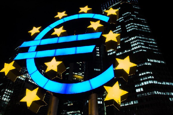 一中国渔船在韩国群山附近海域倾覆 2人获救9人失踪